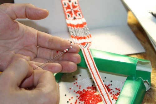 Taller de pulsera tejida en telar - 5
