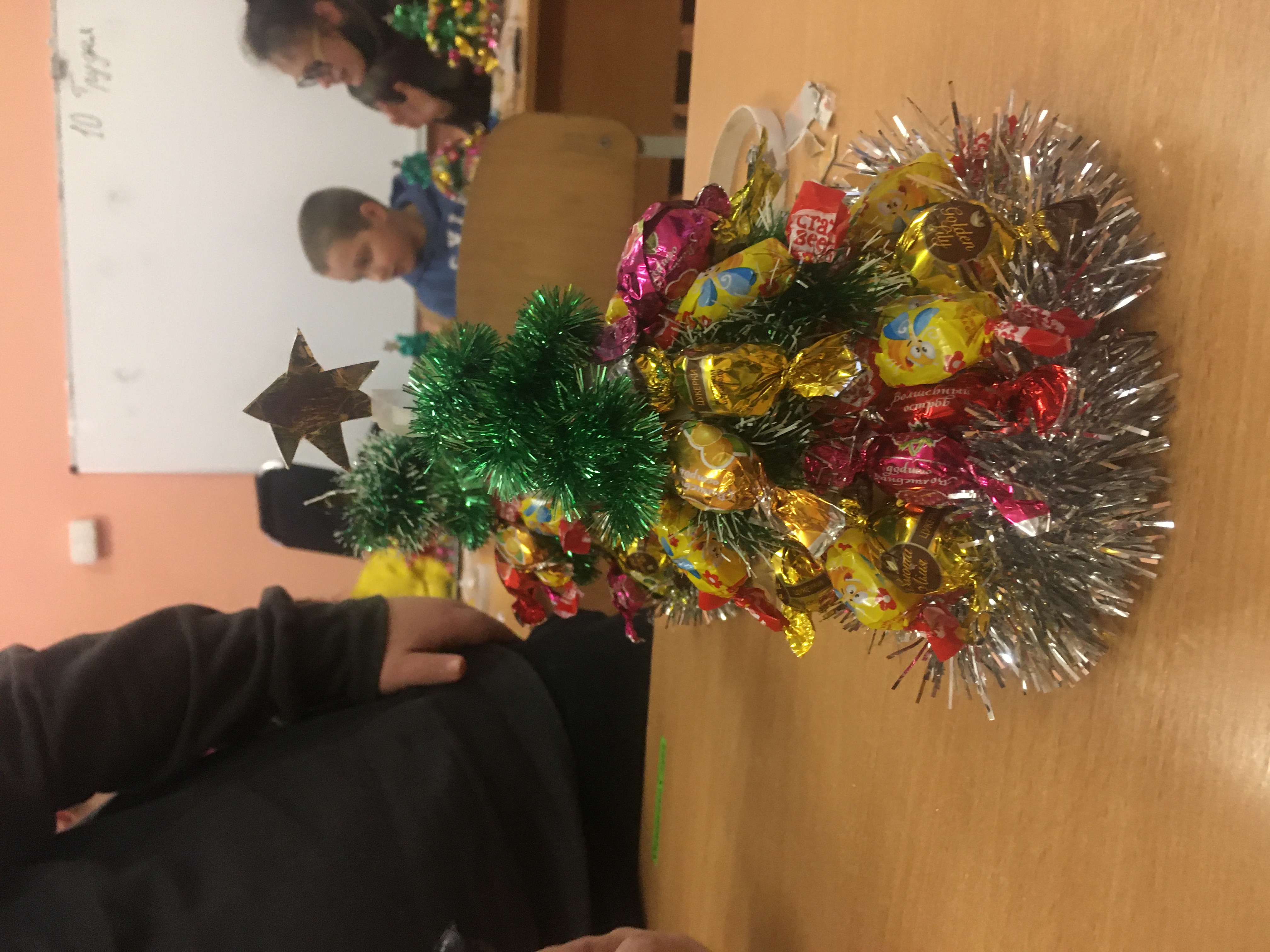 Taller de árbol navideño de caramelos - 6