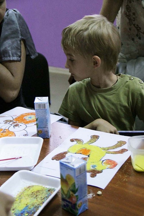 Taller de dibujo con arena de colores - 5