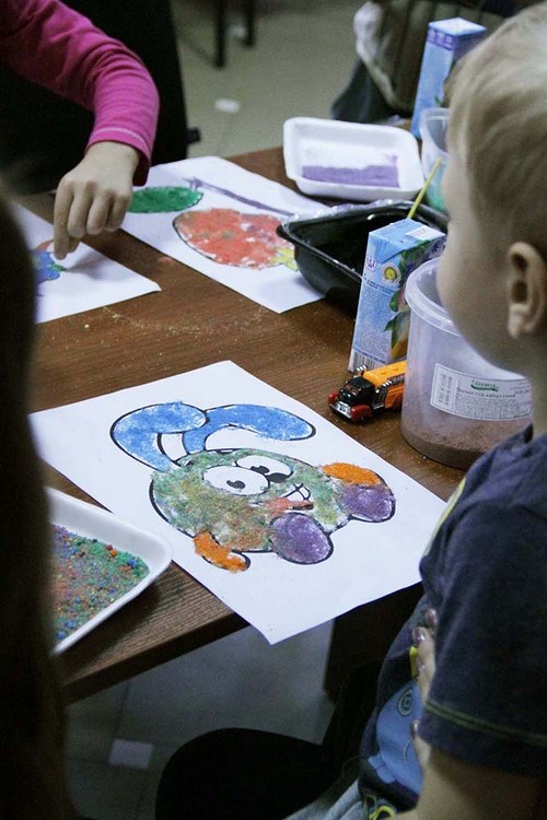 Taller de dibujo con arena de colores - 2