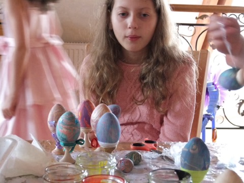 Taller de Pascua de pintura de huevos ebru - 2
