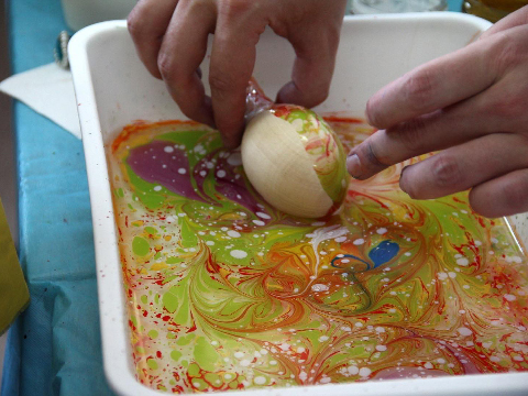 Taller de Pascua de pintura de huevos ebru - 4